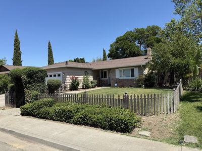Property at 640 E Creekside Cir, Dixon, CA