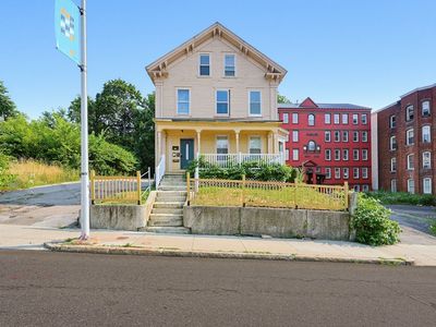 230 Pleasant St