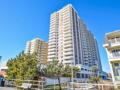 100 S Berkley Sq UNIT 17M