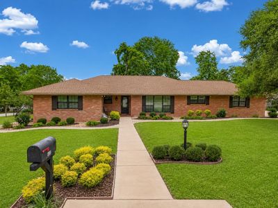 408 W Tom Green St