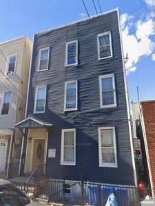 3907 Hudson Ave