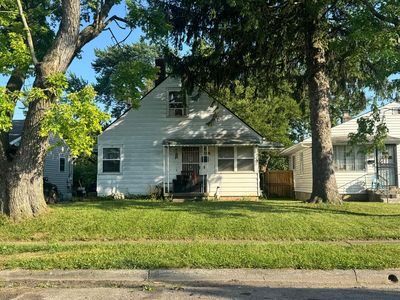 2235 Amherst Ave
