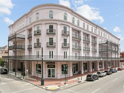 700 Magazine St #402