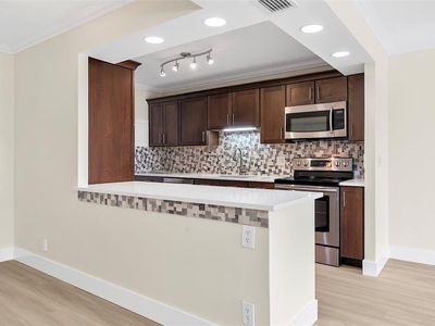 3233 NE 32nd Ave #204