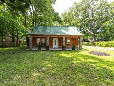 324 W Danner Ave