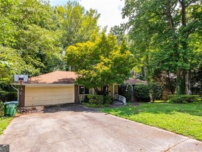 2761 Brackenwood Dr