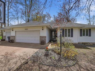 2151 W BREEZEWOOD