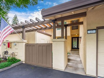 27 Fountain Grove Circle