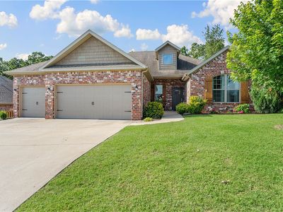 1611 Sweetbriar Way