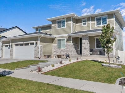 234 W Thistle Dr