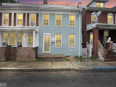 951 E King St
