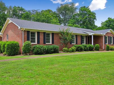 205 Crestview Dr