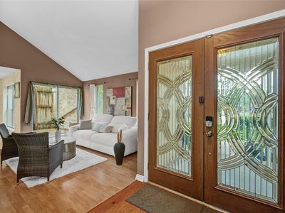 3811 Lamplighter Cir