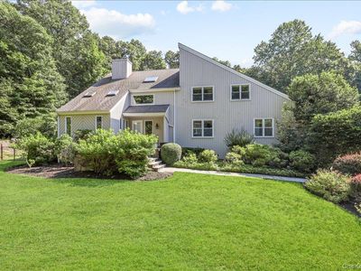10 Woodland Court S