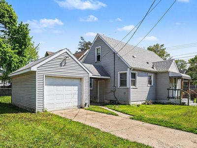 902 W Lapeer St