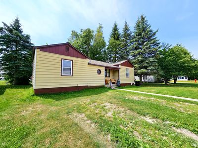 404 E John St