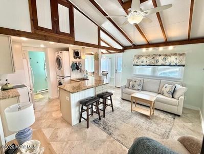 33 E Bonita Way