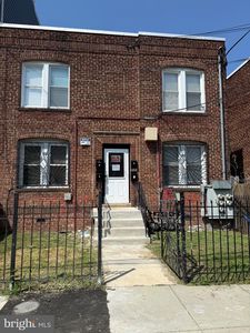 1842 Providence St NE