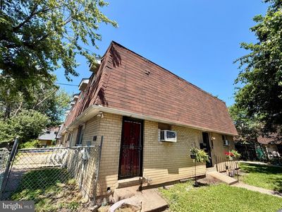 811 Lansdowne Ave