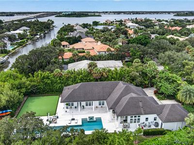 790 Lake Dr