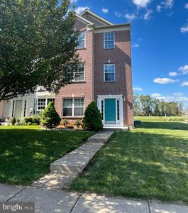 102 Maple Leaf Dr