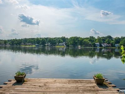 77 Lake Dr E