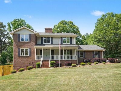 2080 Castle Lake Dr