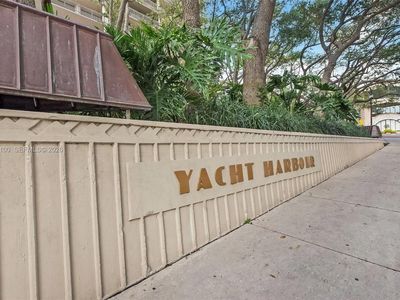2901 S Bayshore Dr APT 1B