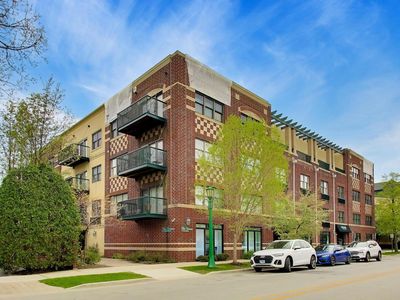 Property at 1107 Greenleaf Ave APT 3F, Wilmette, IL