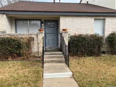 11303 Vance Jackson #A5