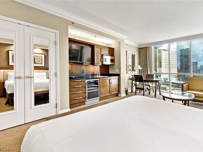 125 E Harmon Ave #1103