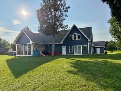 245 Lakeshore Dr
