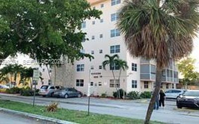 1830 Dixianna St APT 605