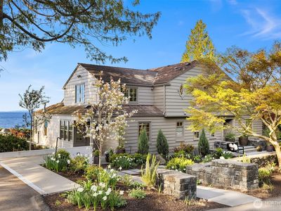 4594 W Cramer Street