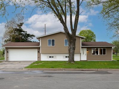 1736 Viking AVENUE