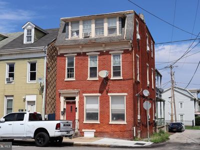 223 S Penn St