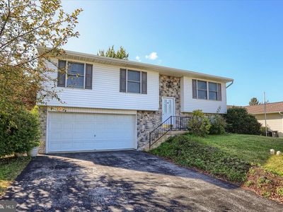 22 Treeline Dr