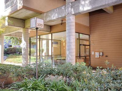 320 N Civic Dr APT 404