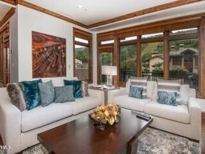 635 Lionshead Pl #402