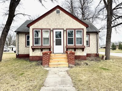 513 Lake St NE