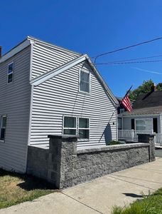 16 Lynn St