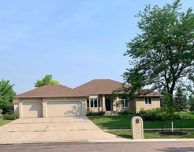 2625 Meadow Creek Cir S