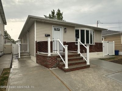 72 Leverett Ave