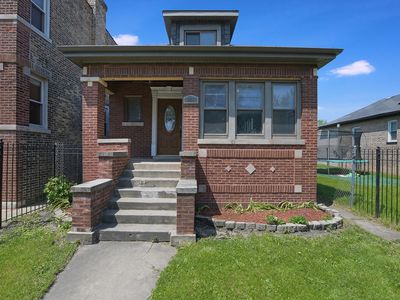 946 N Homan Ave