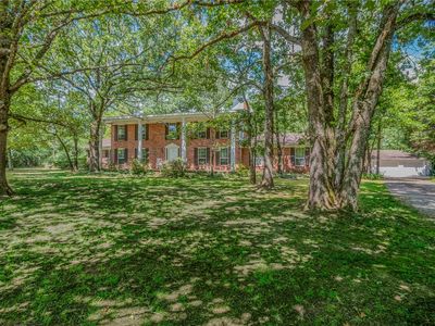 1201 N Canterbury Rd