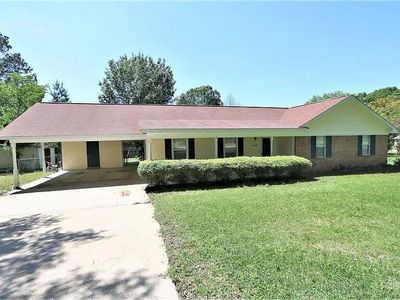 1067 Elvis Presley Dr