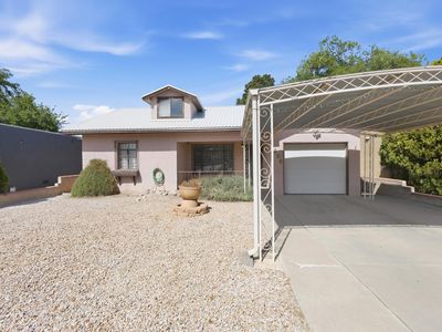 409 Valencia Dr NE