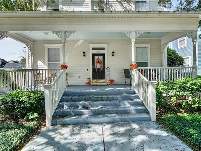 902 WATERSIDE DRIVE