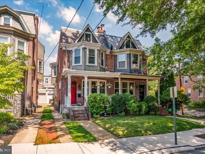 1323 Woodlawn Ave