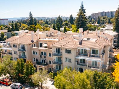 153 N San Mateo Dr APT 201